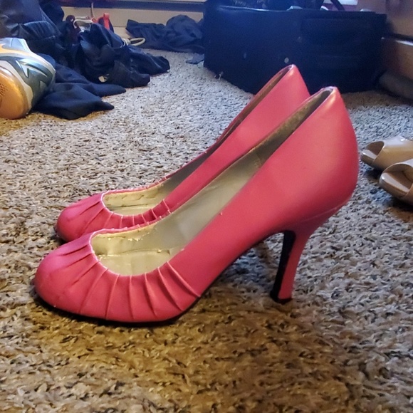 High heels - Picture 3 of 3